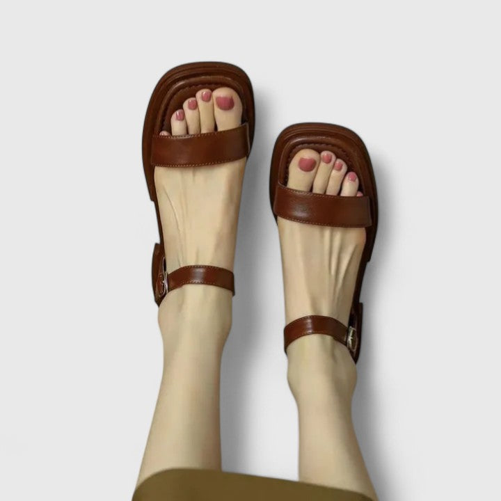 AVA & GRACE VAN™ | Clara Piece