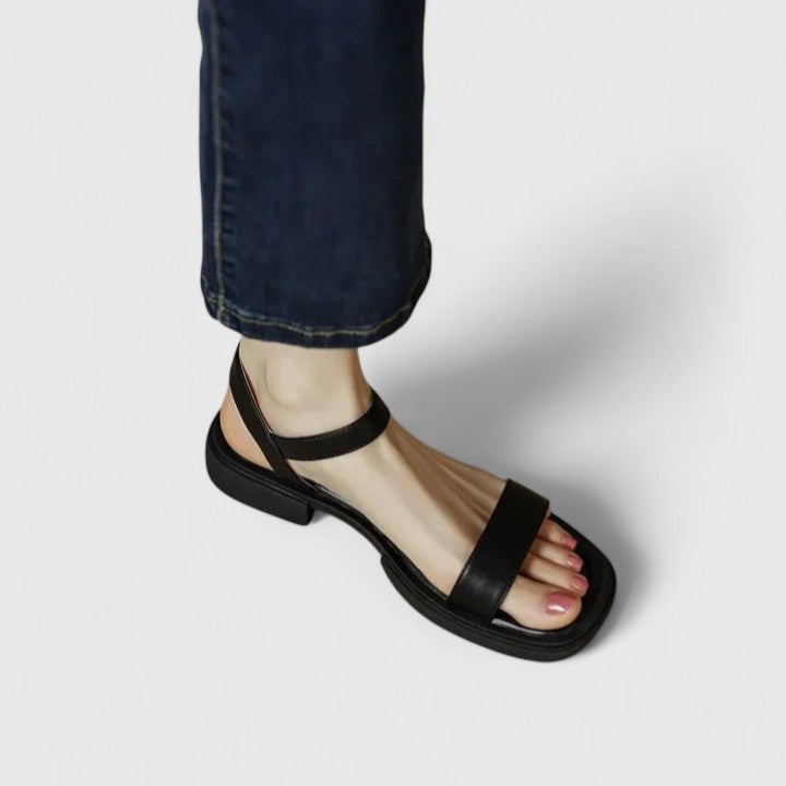 AVA & GRACE VAN™ | Clara Piece